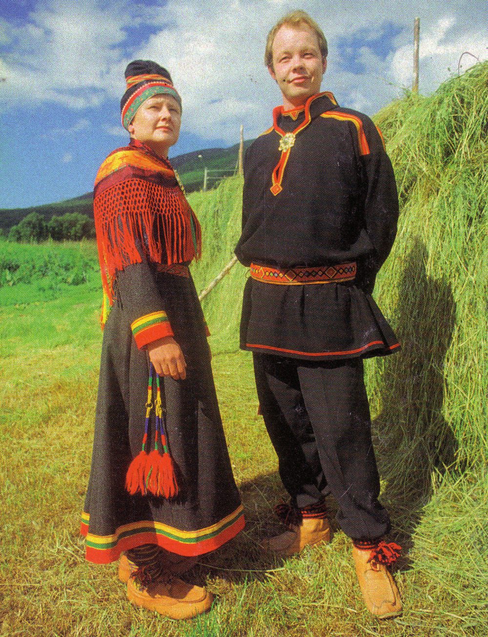 Kvinne og mann i Lyngenkofte.