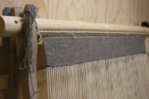 Bumma med påbegynt grå grene