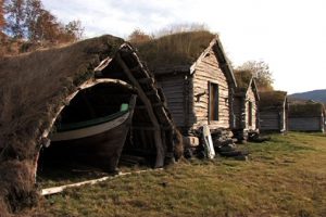 fiervábuvrrit / fjærabuer og návsttit / naust