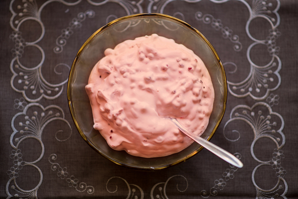 Trollkrem i skål med skje.