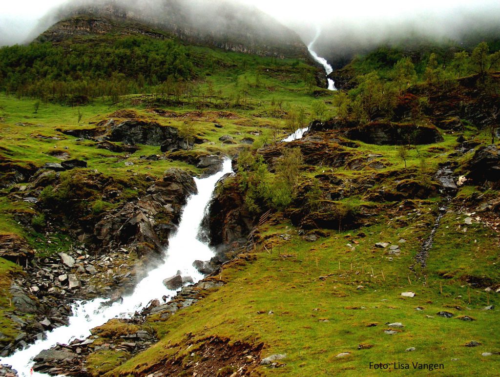 Čáhputášši dáistaleapmi