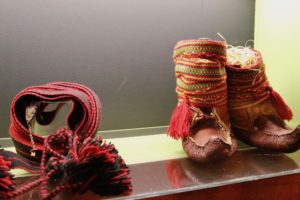 Komager og komagband fra utstillinga mii