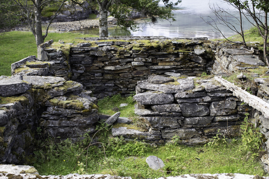 Bosetning på Årøya