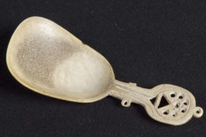 čoarvebaste/ hornskje. Foto: Norsk Folkemuseum.