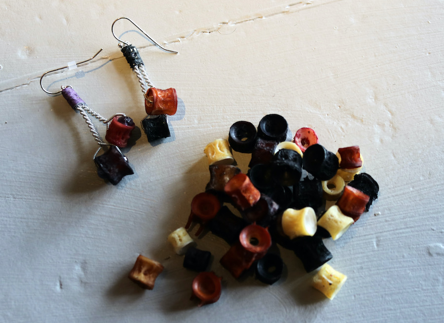 Perler fra ryggbeinet på laks